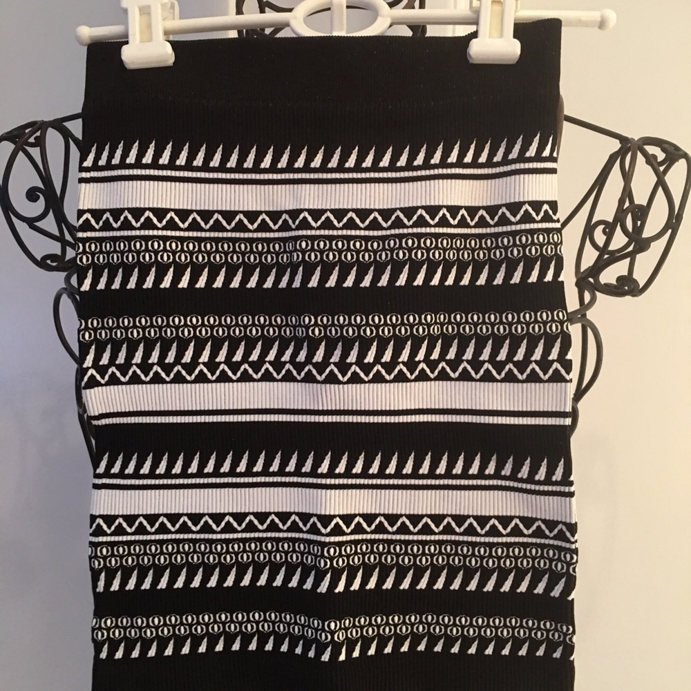 BEBE SKIRT STRETCH FITTED MINI - Petite Small - Black & White Tribal Print Skirt
